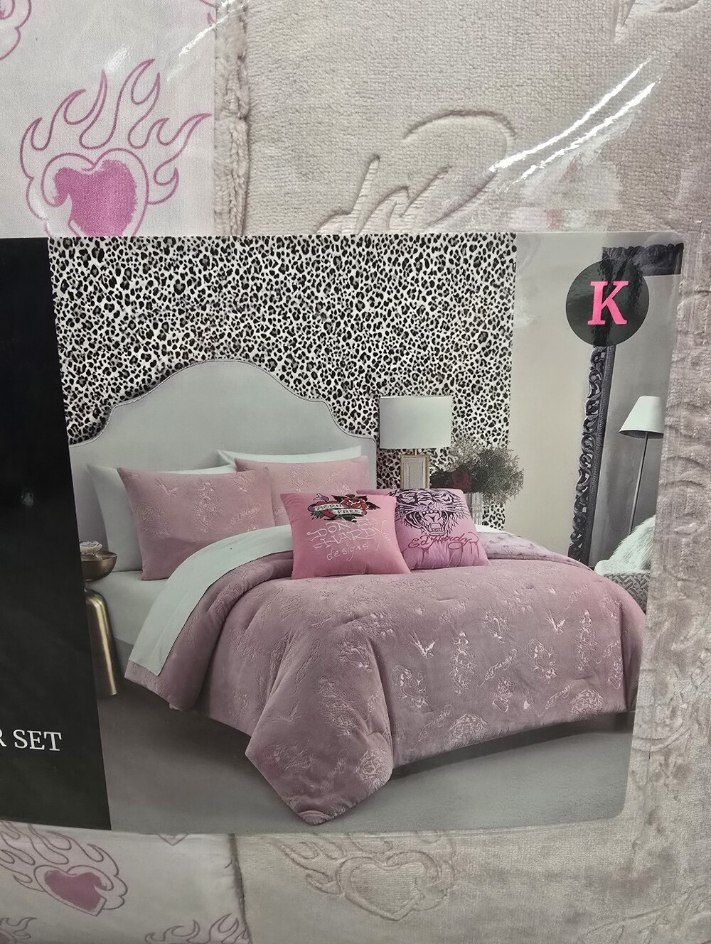 Ed Hardy 5-PIECE Qeen COZY PLUSH REVERSIBLE COMFORTER SET new